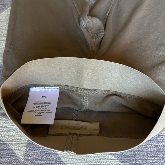 Fear of God Essentials Desert Taupe Sport Shorts - Picture 4 of 4